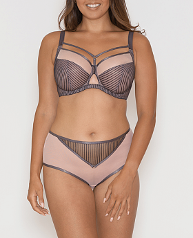 Victory Pin Up Short